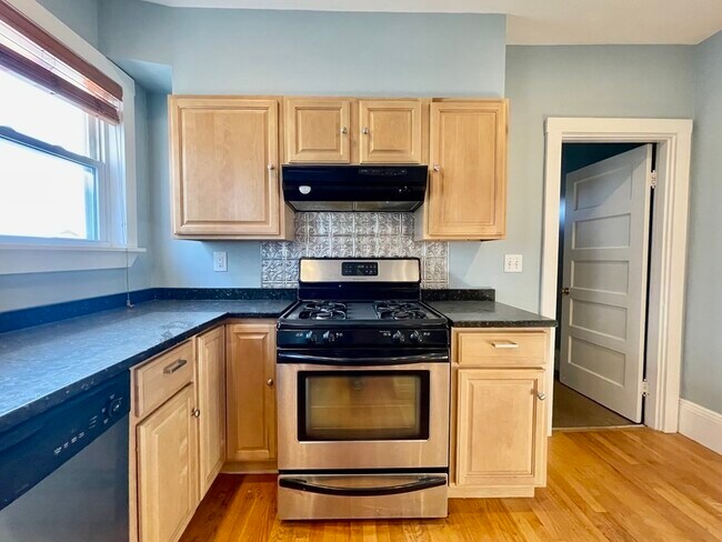 Building Photo - 49 Wellington Rd