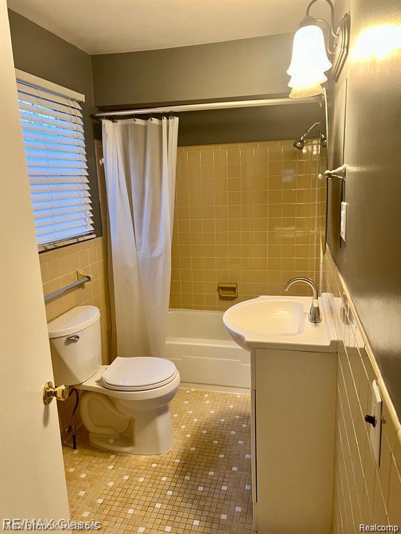 Building Photo - 615 Leon Rd