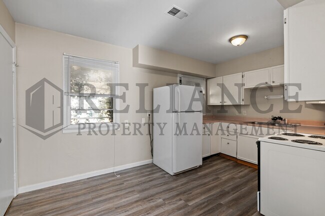 Building Photo - 4514 Vesta Dr