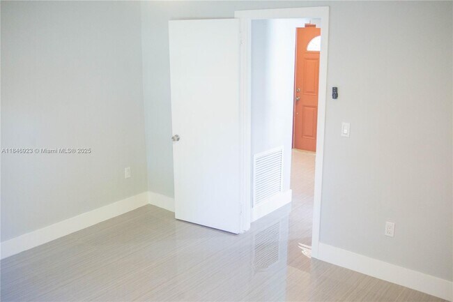 Building Photo - 624 Westward Dr
