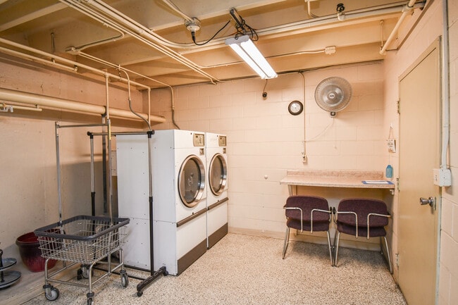 Building Photo - 2904 W 33rd St