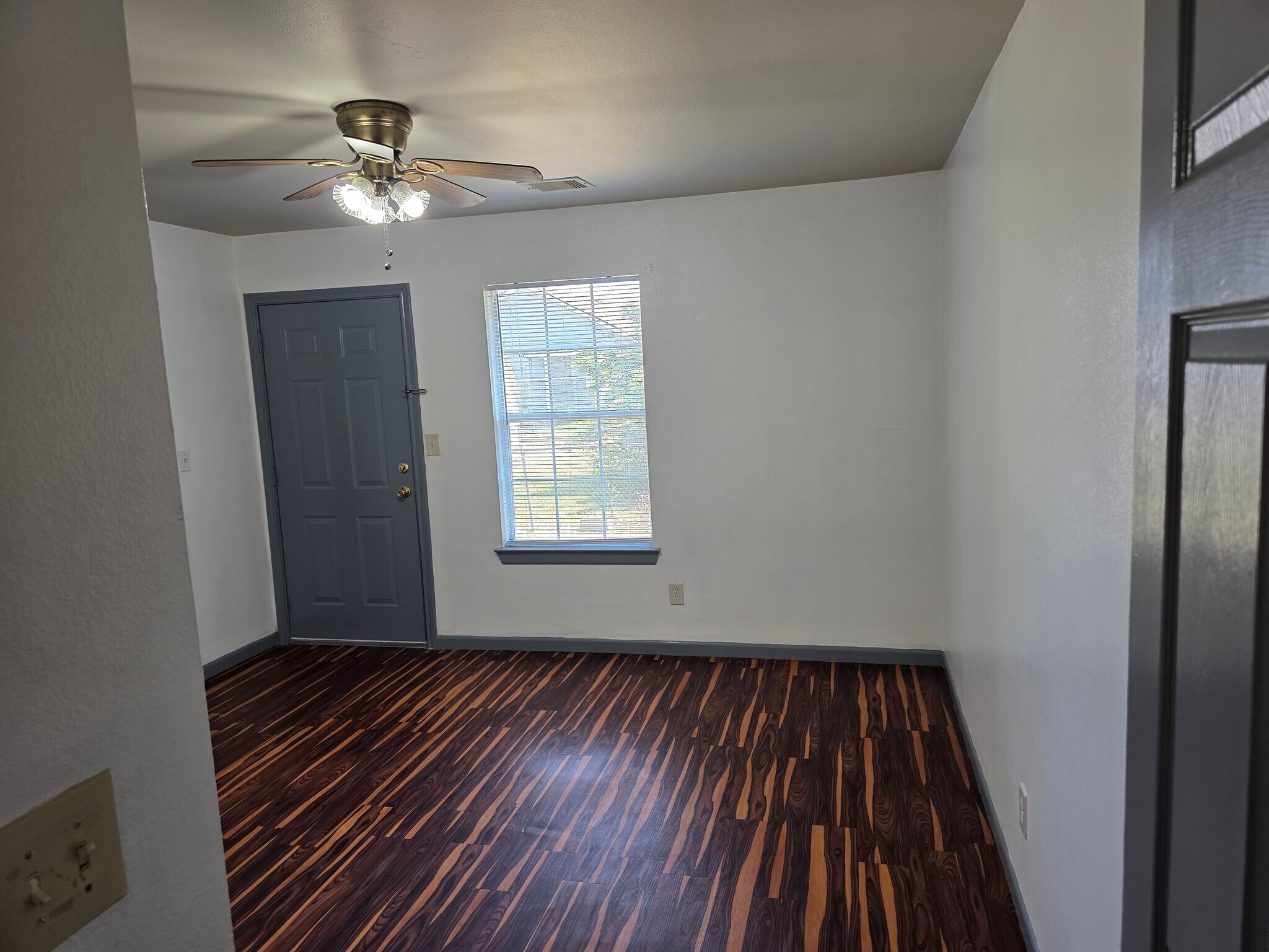 Building Photo - 1303 Edison St