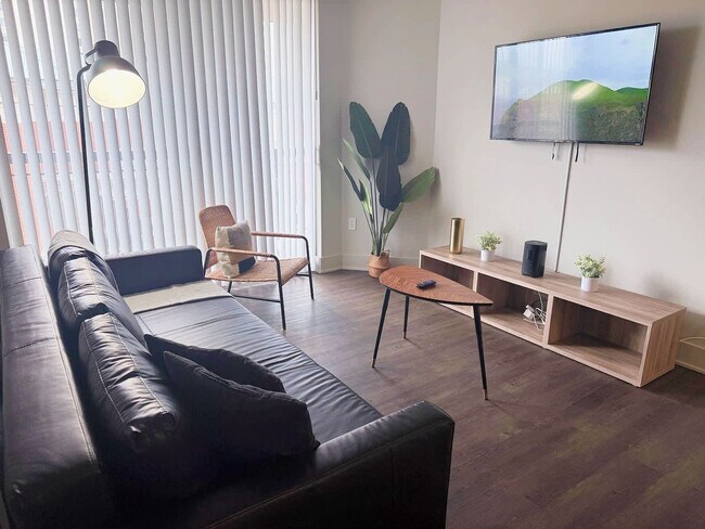 Building Photo - 801 15th St S