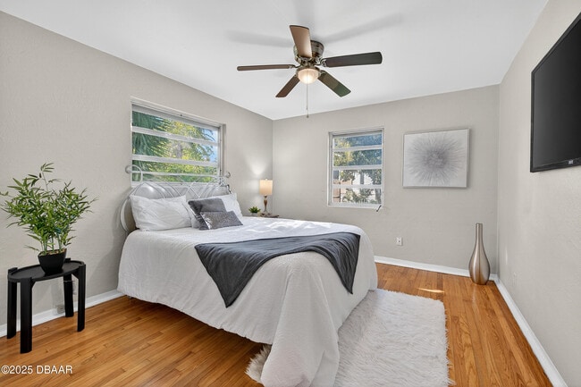 Building Photo - 930 Daytona Ave