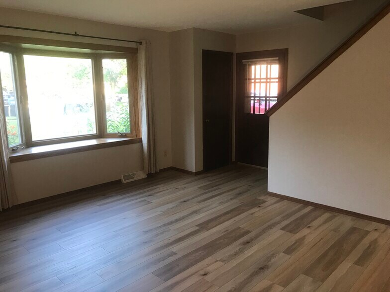 Living Room - 2711 Albany Ct