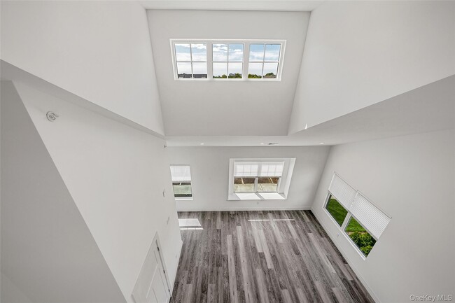 Building Photo - 725 Eastview Dr