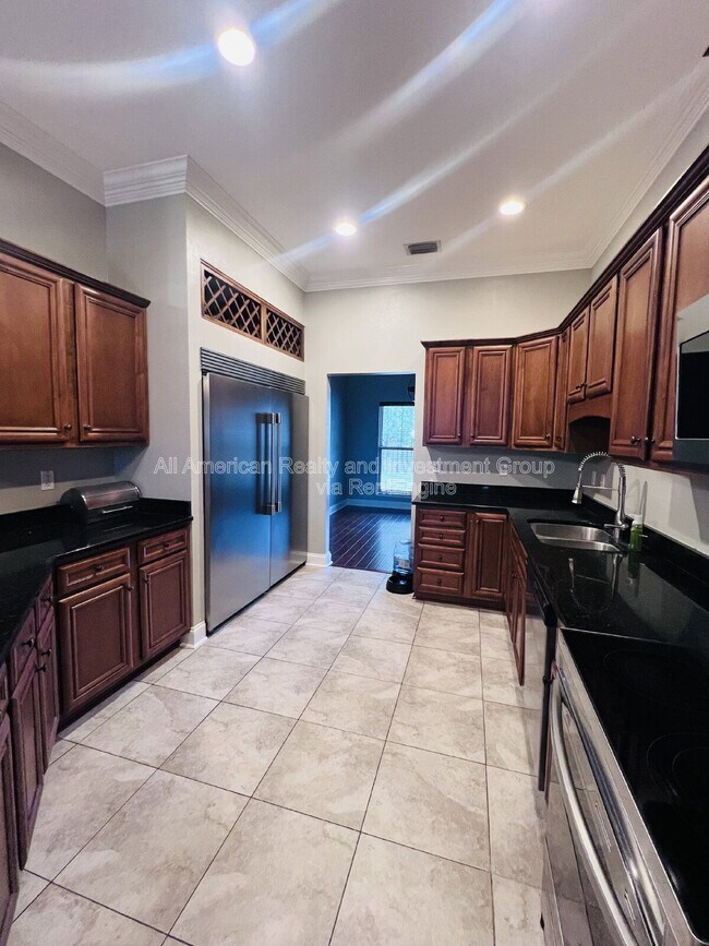 Building Photo - 598 Emerald Ln