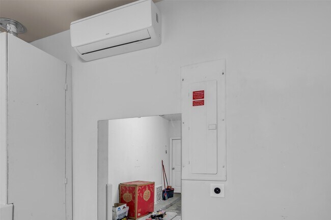 Building Photo - 28130 Aspen Horizon Dr