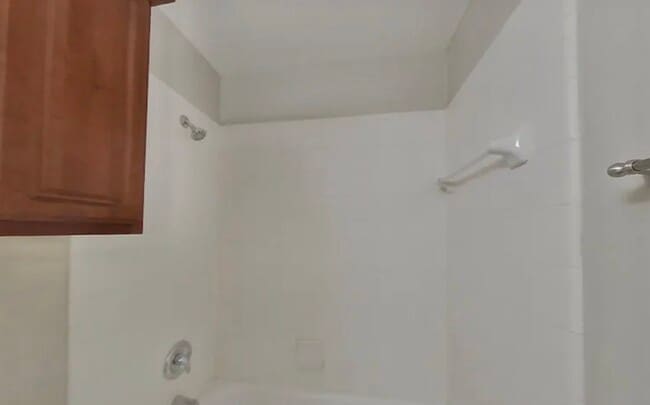 Building Photo - MOVE IN READY