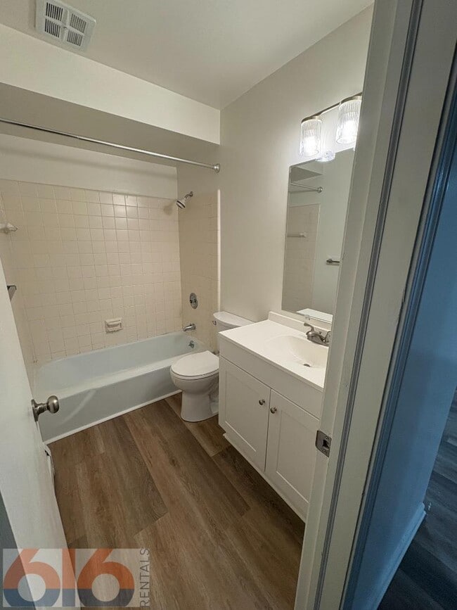 Building Photo - 630 56th St SE