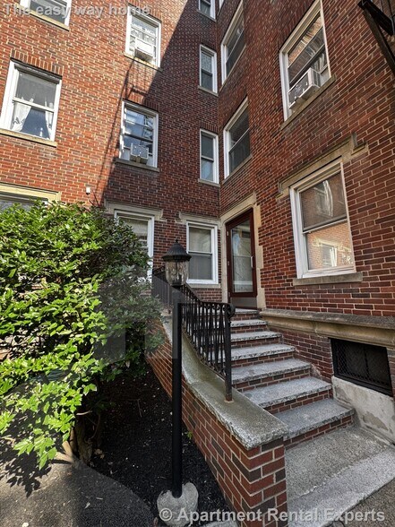 Building Photo - 6 Agassiz St