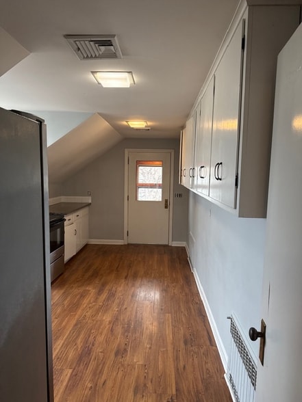 Building Photo - 28 Pearl St