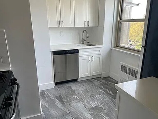 Building Photo - Charming 1BR Condo in Brooklyn