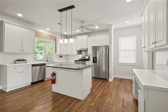 Building Photo - 10950 Kimball Crest Dr
