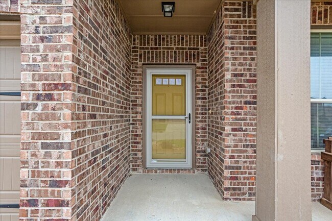 Building Photo - 4/2.5 in Midway ISD