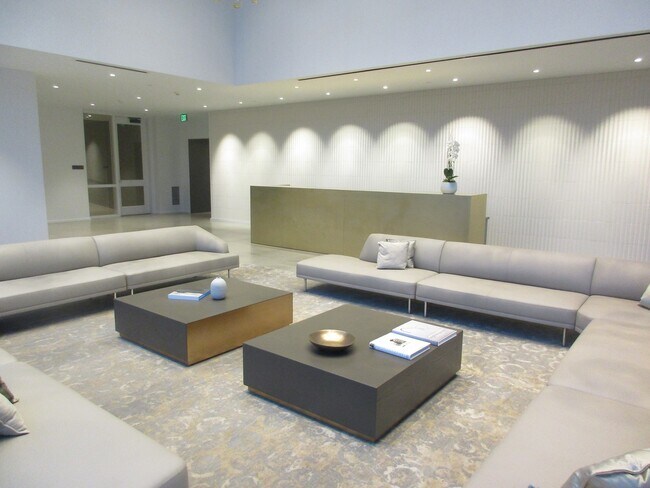 Building Photo - Vista Condominiums - 1 bedroom/1 bath Pearl District condo w/parking/storage/amenities/most utili...