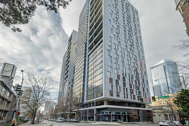 Building Photo - 704 Spring St