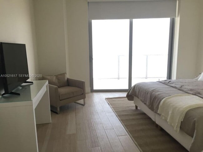 Building Photo - 2600 E Hallandale Beach Blvd