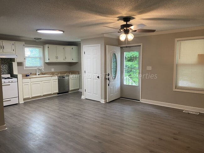 Building Photo - Charming Newly Remodeled 2-Bedroom Home fo...