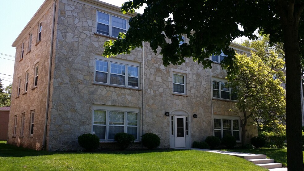 Building Photo - 4244 N Wilson Dr