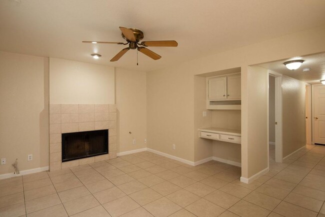 Building Photo - 4 bedroom in NW Modesto near shopping, Kai...