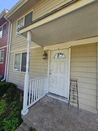 Building Photo - 715 N 70th Terrace