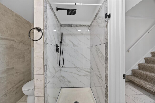 Building Photo - 599 E Graham Pl