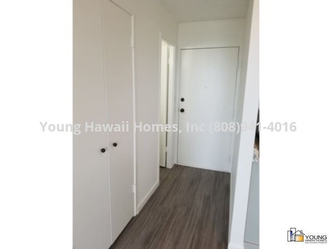 Building Photo - Nice Studio unit located behind Puck's Alley and close to UH.  Water &amp; Sewer included.