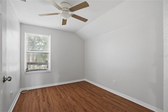 Building Photo - 10215 Lakeside Vista Dr