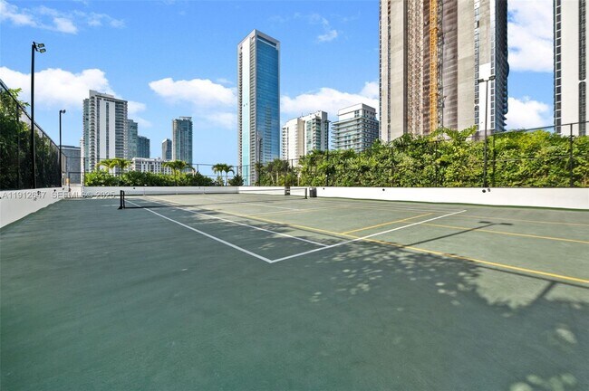 Building Photo - 700 NE 24th St