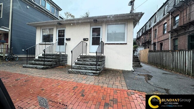 Building Photo - 222 Hamilton St