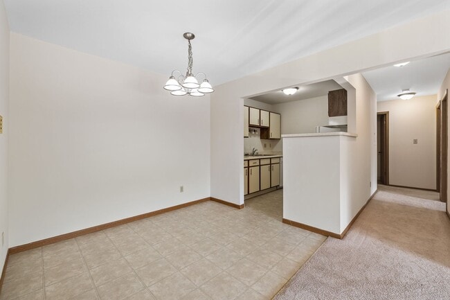 Building Photo - Upper 2 Bedroom 1.5 Bathroom Apartment  Available
