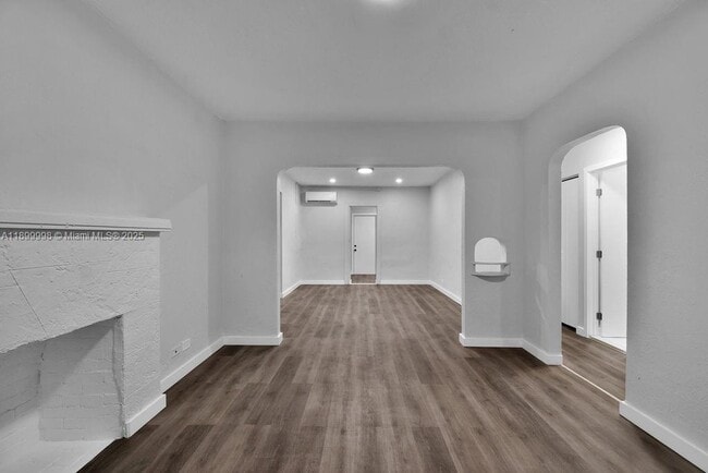 Building Photo - 547 NW 49th St