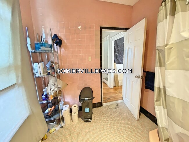 Building Photo - 76 Curtis St