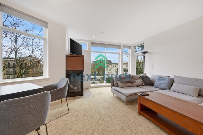 Building Photo - Beautiful 2BR + Den Condo with Garage Parking in Vibrant Downtown Kirkland