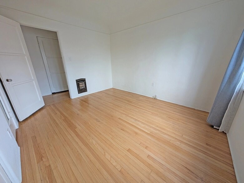 Building Photo - 826 Maltman Ave