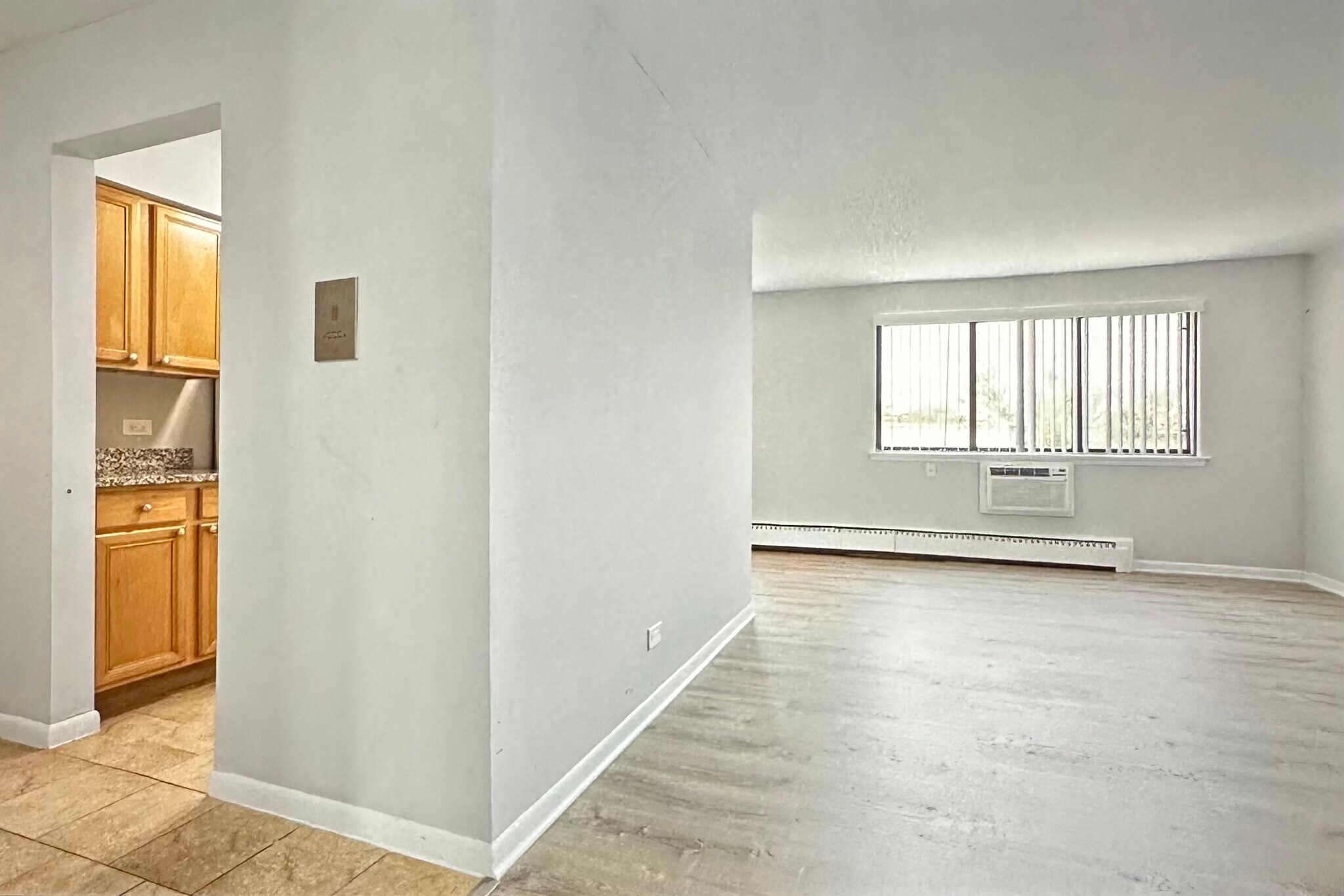 Building Photo - 5531 N Kenmore Ave