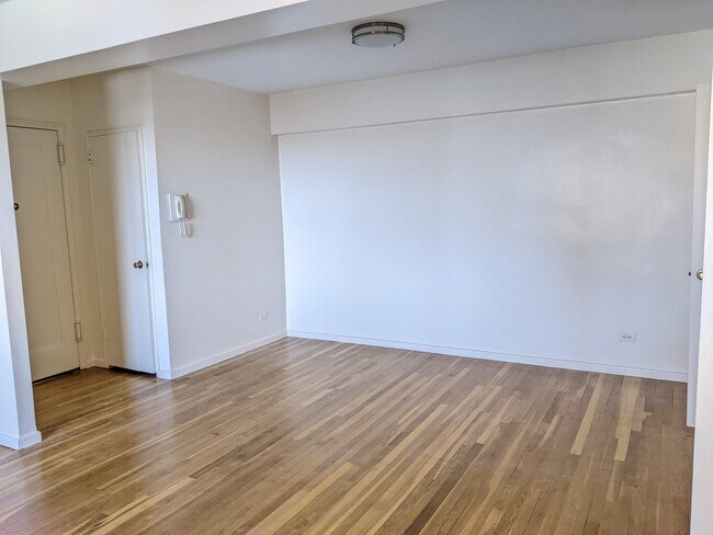 Diningroom - 6384 Saunders St
