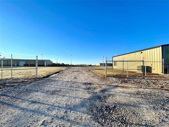 Building Photo - 404 Pikes Peak Rd