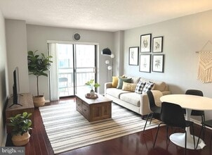 Building Photo - 2111 Wisconsin Ave NW