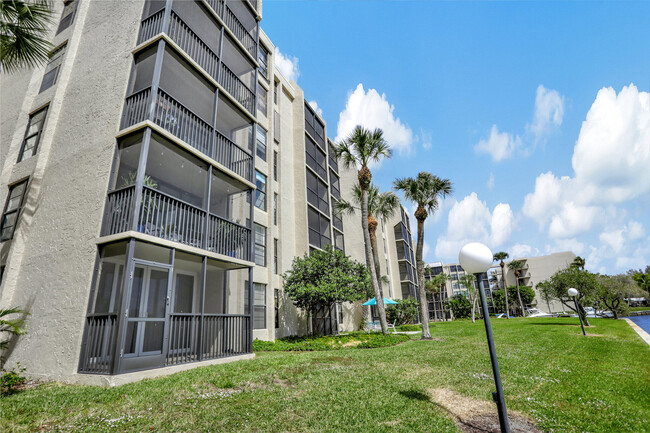 Building Photo - 13 Royal Palm Way