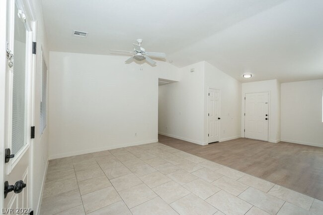 Building Photo - 2021 S Dandelion St