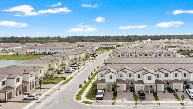 Building Photo - 2558 SE 27th Dr