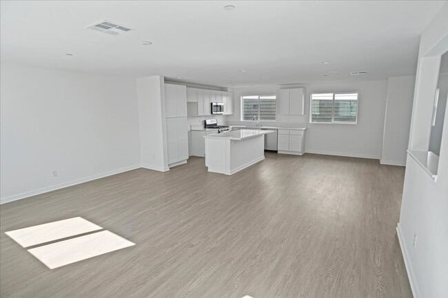 Building Photo - 4-Bedroom Home for Rent – Move-In Ready