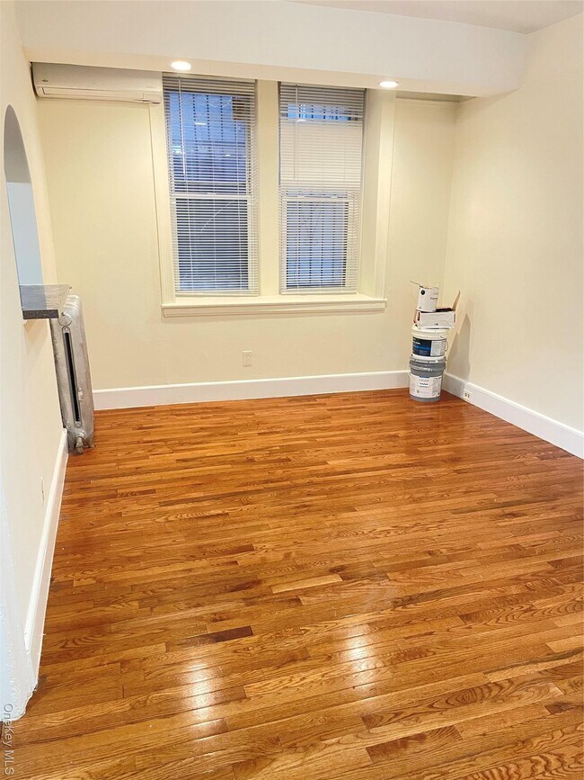 Building Photo - 4433 Carpenter Ave