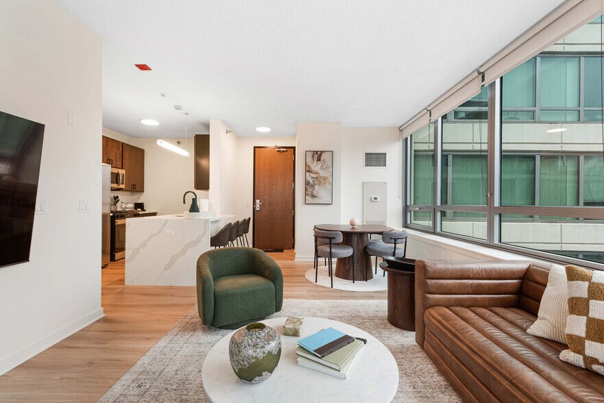 Building Photo - 365 N Halsted St