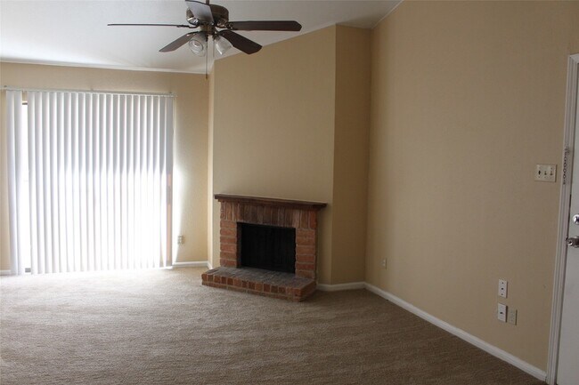 Building Photo - 16111 Aspenglenn Dr