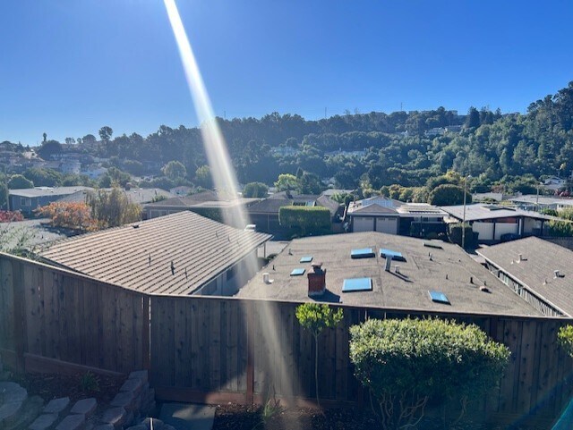 Building Photo - 880 Larkspur Dr