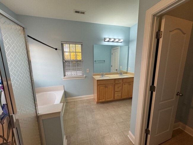 Building Photo - Beautiful 3BR/2.5BA Home in the Ballantyne Area; Great Schools!; Lawn Maintenance Covered