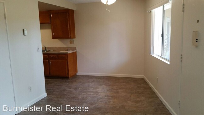 Building Photo - 1025 Meadow Lake Dr